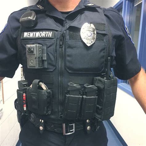 outer carry vests for police.